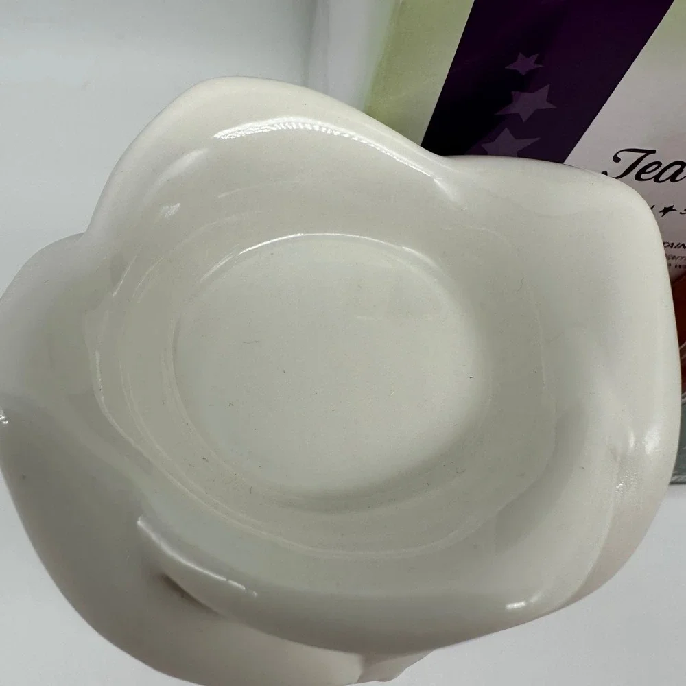 Scentsy‎ Mini-Wax Warmer Plug-In Tea Rose Nightlight Scent w/ Winter Pine Wax